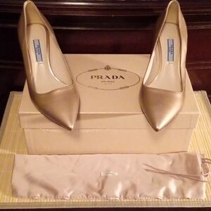 FLAWED NWT PRADA Women's Metallic Gold Blush Nude Heels Size 36EU/Size 6US